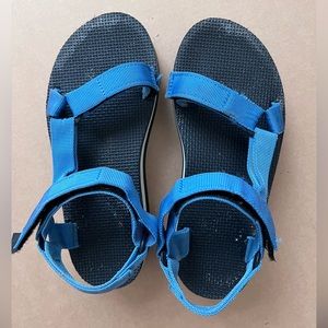 Teva Flatform Universal Blue Outdoor Platform Straw